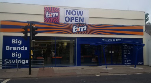 B&M's latest store in Prestwick opened its doors to customers on Wednesday. The B&M Bargains store is located on Main Street.