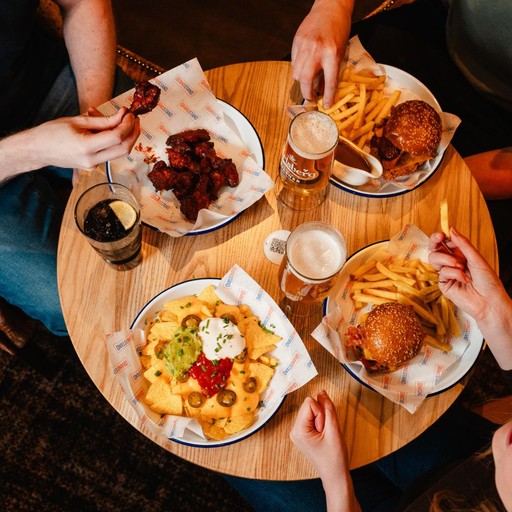 Great food, cold drinks and live football – the perfect matchday combination.