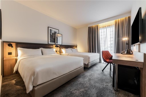 Net Zero Guest Room Family - 2 Queen Beds