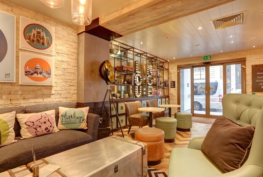 Lounge Cafe Bar