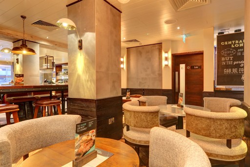 Lounge Cafe Bar