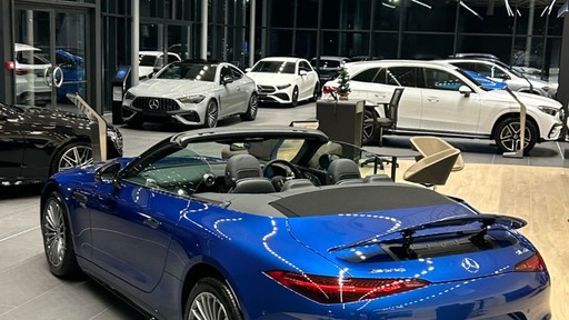 Stratstone Mercedes-Benz of Ayr Dealership Interior Cars