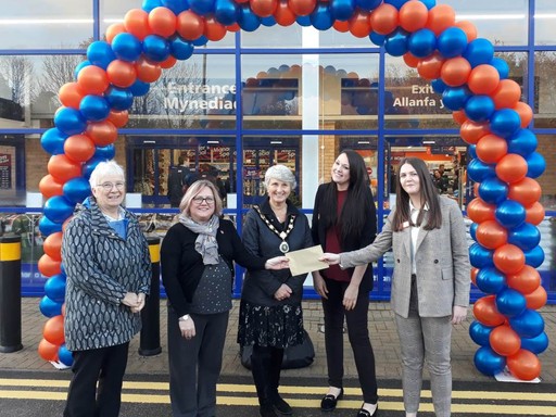 Store staff at B&M's new store in Brecon were delighted to welcome local mayor, Councillor Ann Mathias and representatives from local charity Brecon Food Bank.