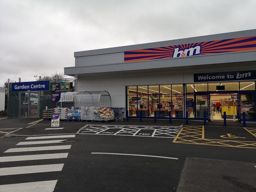 B&M's newest store opened its doors on Saturday (22nd October 2019) in Cowdenbeath. The B&M Store & Garden Centre is located near to the town centre on High Street.