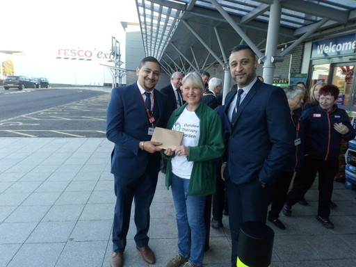 Store staff at B&M's new store in Dundee were delighted to welcome representatives from Dundee Therapy Garden, the store's chosen charity for opening day. The charity received £250 worth of B&M vouchers for taking part in B&M's special day.