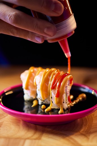 Cali tiger roll sauce drizzle