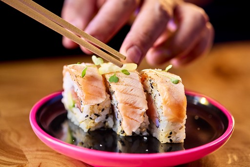 Aburi salmon roll