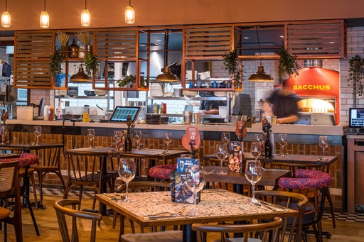 Zizzi Reading Oracle, Inside Seating with view to open-plan kitchen