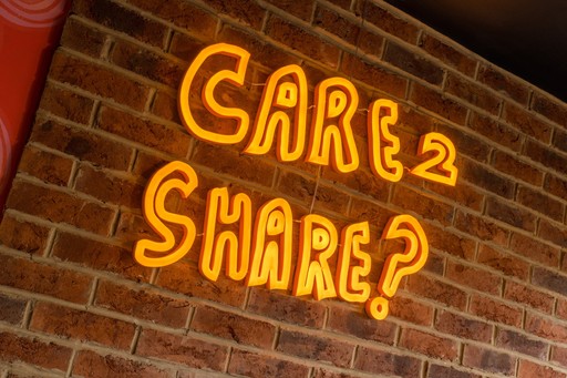 Zizzi Reading Oracle, Neon Sign