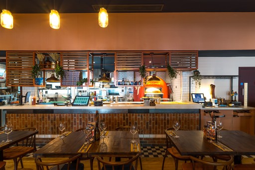 Zizzi Reading Oracle, Inside Seating with view to open-plan kitchen