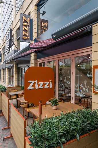 Zizzi Reading Oracle, Outdoor Seating