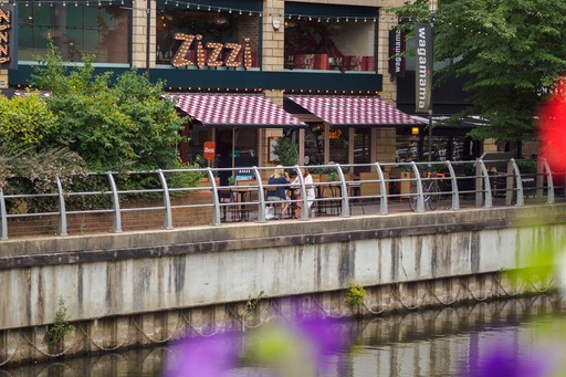 Zizzi Reading Oracle, Outdoor Seating