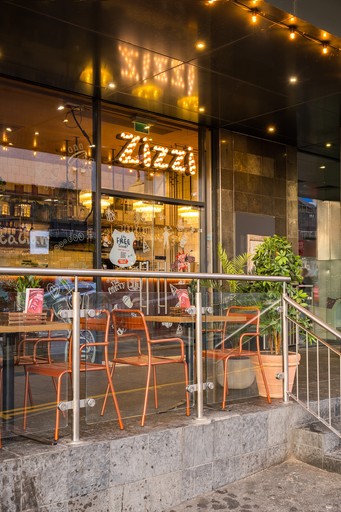 Front entrance of Zizzi Inverness.
