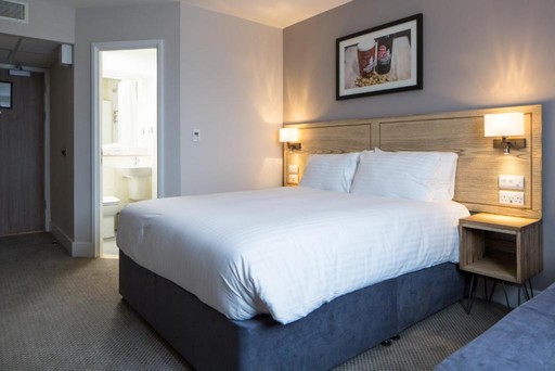 The Raven's Cliff Hotel in Motherwell - Marston's Inns