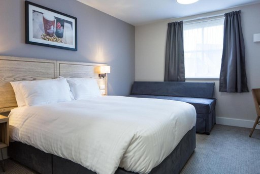 The Raven's Cliff Hotel in Motherwell - Marston's Inns
