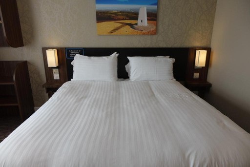 https://www.marstonsinns.co.uk/inns/the-fallow-field-hotel-telford/