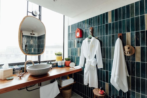 Lookout Studio Suite Bathroom