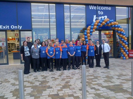 The new B&M colleagues at B&M Port Glasgow on opining day.