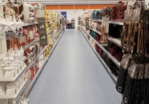 B&M's brand new store in Mold stocks a stunning range of soft furnishings for the home, including cushions, covers, throws, blankets and more!