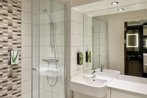 Premier Inn bathroom