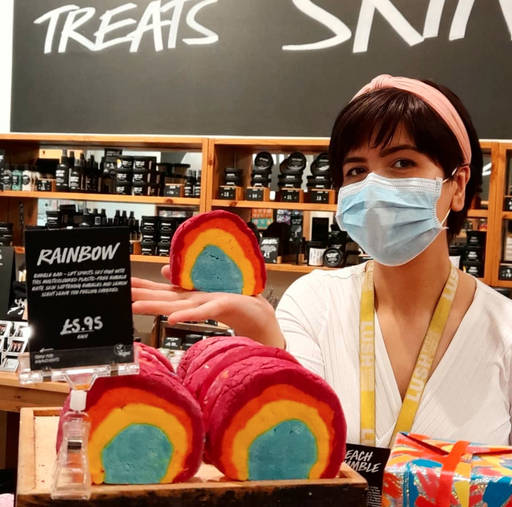 Fresh, handmade bubble bath to brighten up even the dullest of days.