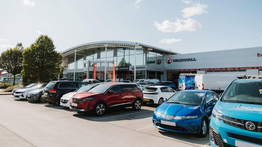 Evans Halshaw Peugeot Hull Exterior Forecourt