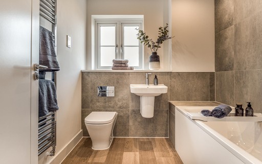 Dovecote Gardens - Family Bathroom