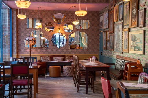 Saludo Lounge Interior