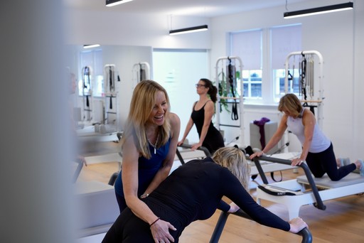 Lucia Poulter cueing Reformer class