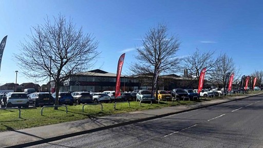 Citroen Peugeot Vauxhall Mansfield exterior and forecourt