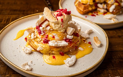 Lemon Meringue Cheesecake Pancake