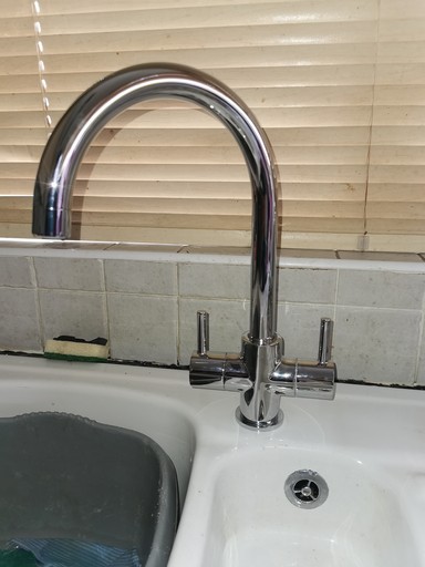 Kitchen tap installation 