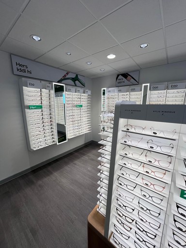 Specsavers Opticians and Audiologists - Porthmadog