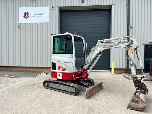 2.5 tonne Takeuchi excavator plant hire Yorkshire