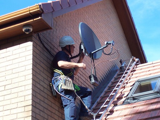 Satellite dish installation in Lincoln