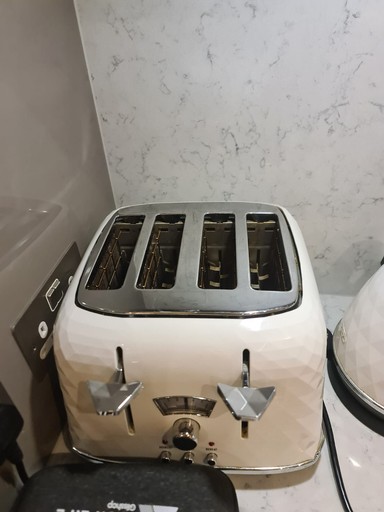 bread toaster clean
