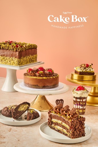 Experience the perfect bite every time: luscious cheesecake sundaes, decadent cakes, creamy cheesecakes, loaded cookies and fudgy brownies. Dessert, elevated.