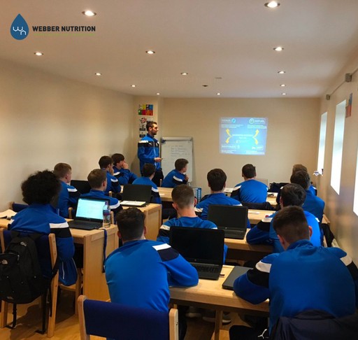 sports nutritionist giving classes
