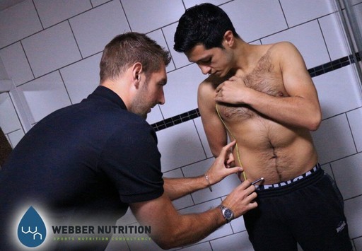 sports nutritionist measuring body composition