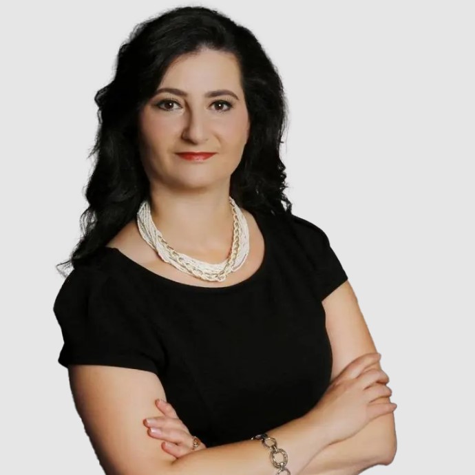 Real Estate Agent Roula Hassan Whitby Realtor 408 Dundas St W, Whitby